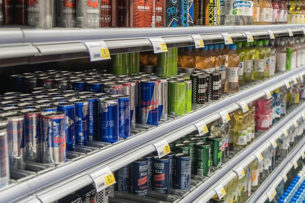 Enerji içecekleri raf