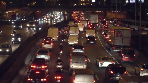 Autós forgalom az utakon — Stock videók