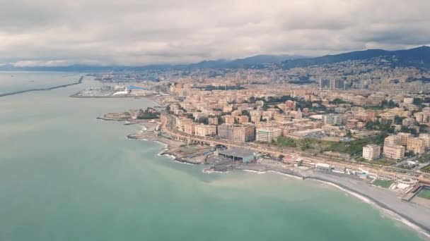 Luchtfoto van Genoa city — Stockvideo