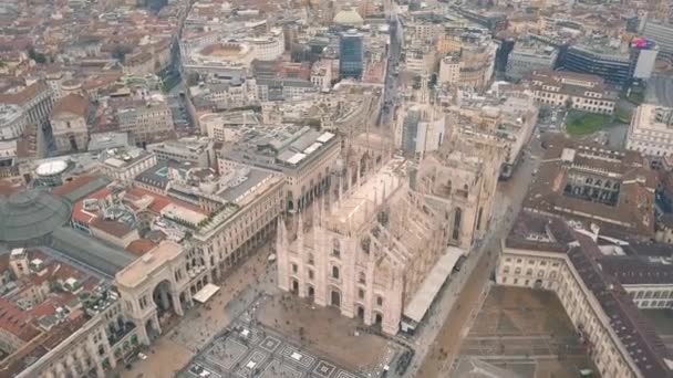 Luchtfoto van Duomo di Milano — Stockvideo