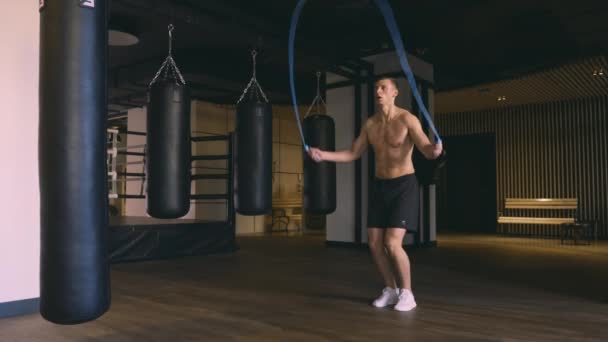 Athletic man skipping with a jump rope — Stock Video