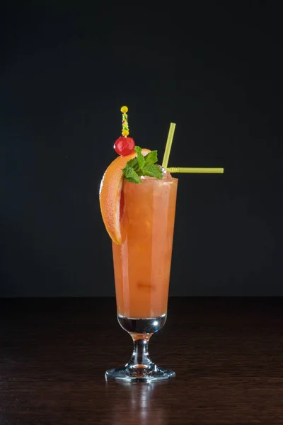 Orange cocktail in a tall glass — Stock Photo, Image