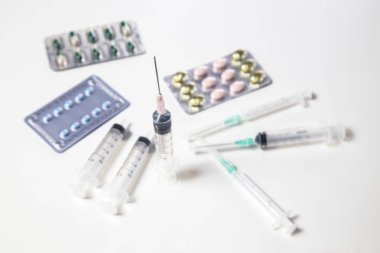 İlaç aliminin hap, kapsül...