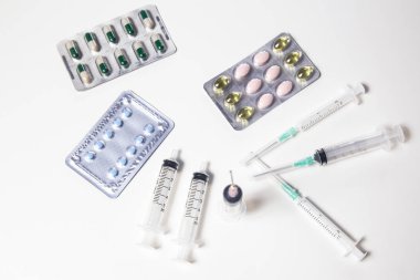 İlaç aliminin hap, kapsül...