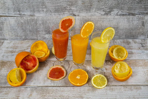 Verse citrusvruchten sappen — Stockfoto