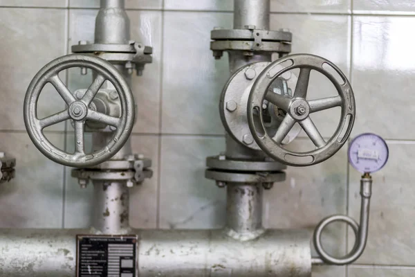 Çelik boru ile kapak kolu