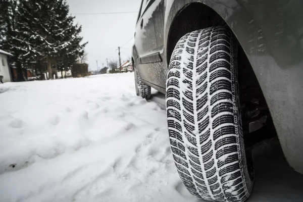 Car Tires Winter Road Covered Snow Vehicle Snowy Way Morning — Stock Photo, Image