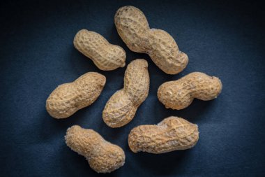 Kabuklu fıstık ve tarafsız bir arkaplan temizlendi