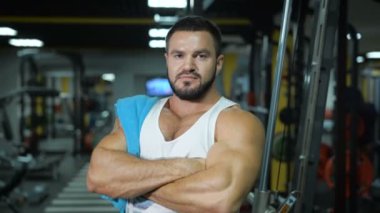 Havlu jimnastik salonu kas bir koçla Close-Up