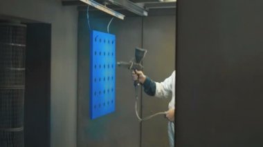 Boyama işlemi tarafından dekorasyon iş parçası için sprey tabancası