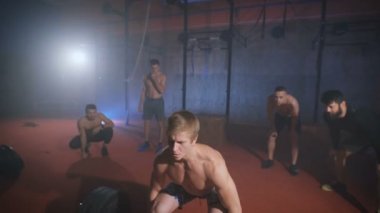 Atlet ile daha fazla ağırlık çıtayı yükseltiyor.