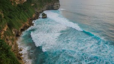 Bali ve Hint Okyanusu Adaları inceleme. Güneş tüm yıl boyunca, turkuaz su koy ve beyaz kum ile Cennet Adası eşsiz doğası. Bali seyahat aktif spor, gevşeme olduğunu