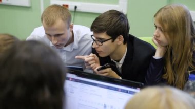 Üniversitesi'nde eğitim semineri. Takım her diğer konuşmalar planı anlatılır. Onlar katılımcılar bilimsel dünya, iletişim ve arama motoru gerçek kültür formu.