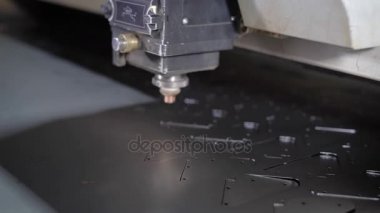 Yüksek hassasiyetli Cnc lazer kesim sac. Yüksek hassasiyetli parçaları almak için modern teknolojiler sağlar. Verimli ve muafiyet olmadan programlanabilir makineleri çalıştırmak