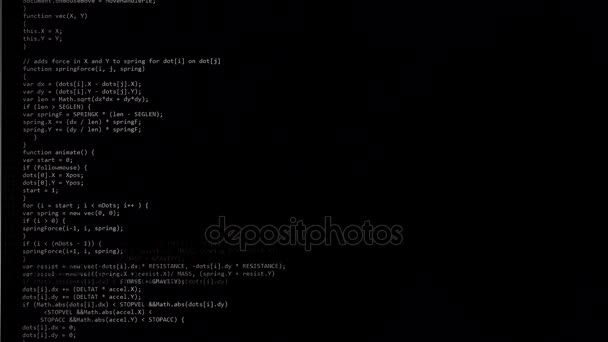 På en svart skärm, kan vi se videm specifik uppsättning bokstäver, siffror, symboler, tecken på vad som kallas högnivåspråk programmering. Sammanställning av nya program som syftar till att säkerställa mänskligt liv — Stockvideo