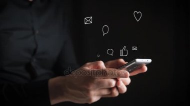 Kavramı, dijital online yaşam ve sosyal ağlar. Bir işadamı bir gömlek onun smartphone onun hesapları görüntülemek için kullanır. Animasyon şovları seviyor, yorum, abonelikler, reposts.