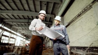 Ustabaşı işçi için bir değişiklik için şantiye nerede eski fabrika değişiklik yapma imkanı açıklar.