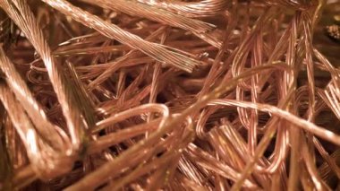 metal parçalar, belki onun çelik talaşı, parlak tel yalan birlikte ayrıntılarını vuruşta kapatın