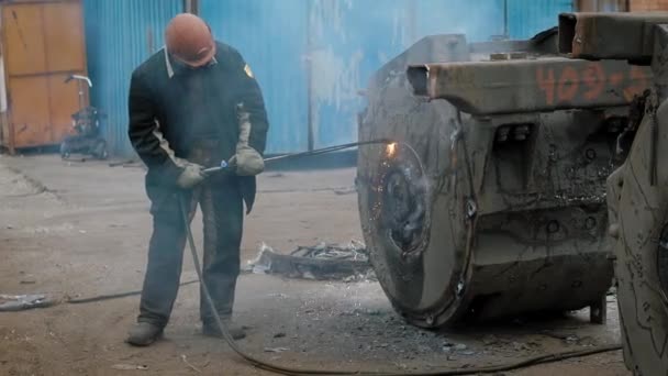 Factory worker using special welding while working with metal construction — Stock Video