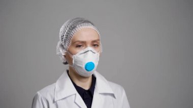 A female doctor prepares to go out to infected patients. On the face of the protective mask and cap, the sling guard protects against coronavirus. 2019-ncov