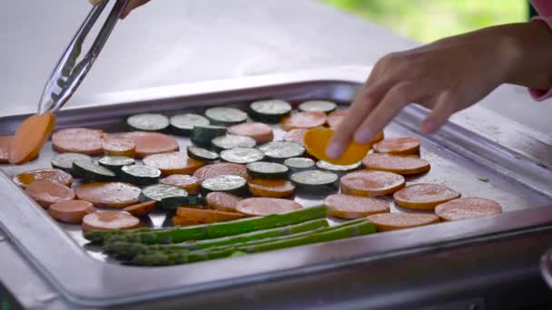 Delicious and healthy food. The foes are grilled. The menu includes carrots, sweet potatoes, squash and asparagus. — Stock Video