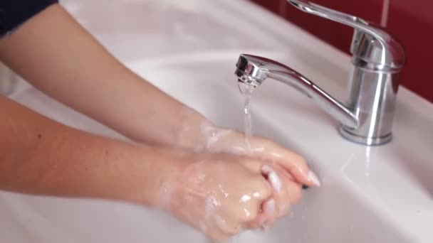 Coronavirus. Prevenzione. Lavarsi le mani con sapone. Misure per prevenire la diffusione del virus della covid-19 . — Video Stock