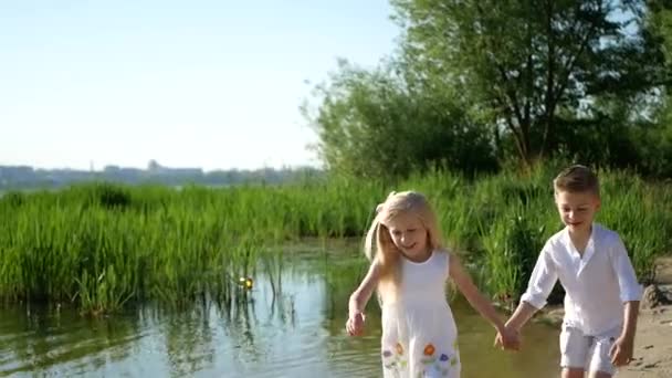 Boy Girl Walking Lake Summer Day Happy Children Walk Pond — Stock Video