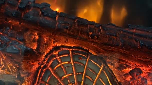 篝火关闭 黑色低速运动的防火墙与无缝回路隔离 地狱之火燃烧 强烈的燃料燃烧 完美的数字组合 — 图库视频影像