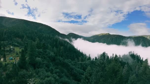 Aerial view of the tourist camp in the mountains — Stock Video