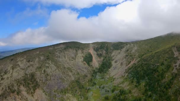 Vue aérienne du paysage montagneux — Video