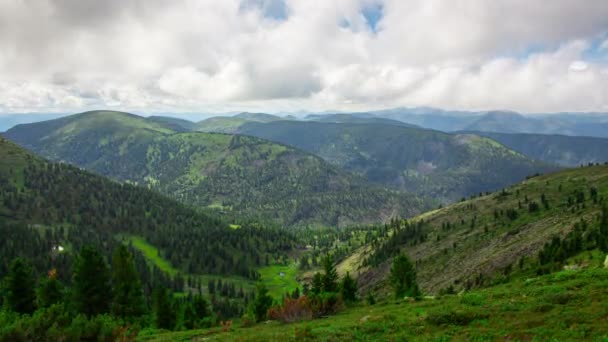 Hermoso valle de montaña verde. Caducidad — Vídeos de Stock