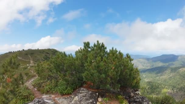 Vue sur la montagne. Mouvement lent — Video