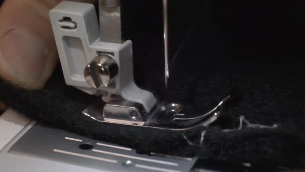 Close-up of sewing machine needle slowly moves up and down — Stock Video