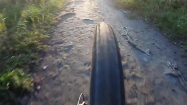 Close up of spinning rear bicycle wheel. Tracking shot — Stock Video