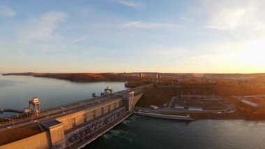 Irkutsk hidroelektrik santralinin hava görüntüsü. Pan