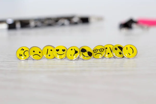 Retro gülen yüz ifade itme Pins