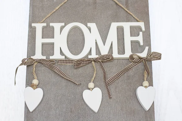 Hermosas decoraciones interiores con letras HOME y corazones aislados — Foto de Stock