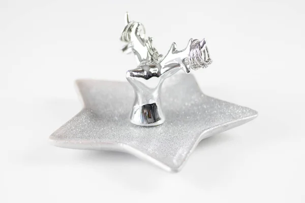 Beyaz Noel hediye kutuları ve dekorasyon