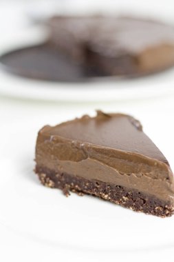 Sağlıklı çikolata ve pasta beyaz arka plan üzerinde