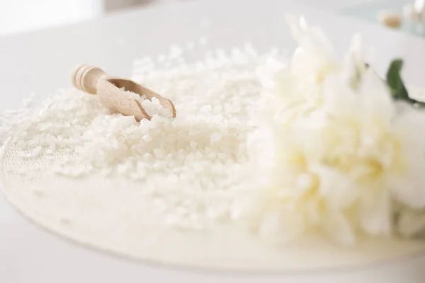 Küçük Buda, badth, beyaz arka plan üzerinde spa