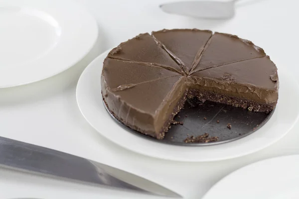 Υγιείς Σοκολάτα Και Κέικ Λευκό Φόντο — Φωτογραφία Αρχείου