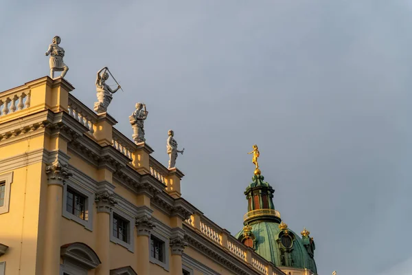 Berlín, Alemania. 19 de febrero de 2019. Charlottenburg Palace es el palacio más grande de Berlín . — Foto de Stock