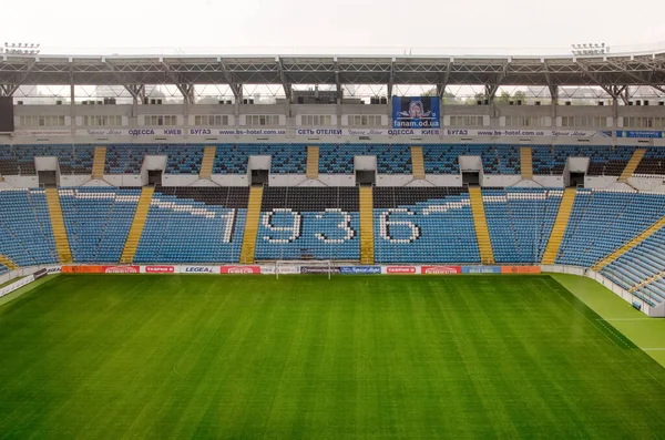 Ukrayna, Odessa. 24 Eylül 2017. Chernomorets Stadyumu. Stadyumun boş stantları. Yeşil çimenler. Futbol diye bir şey yok. Odessa futbolsuz kaldı.