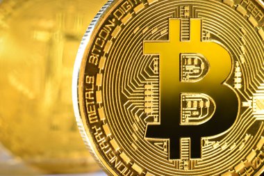 Altın arka planda şifreli para birimi Altın Bitcoin 'ler. Sanal para. Zincir teknolojisi, bitcoin madencilik konsepti..