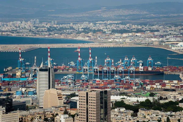 Tepeden Hayfa manzarası. Hayfa, İsrail 'in Akdeniz kıyısında bir şehirdir. Hayfa, İsrail. 27 Temmuz 2019