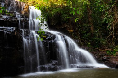 Tayland 'da su düşüyor.