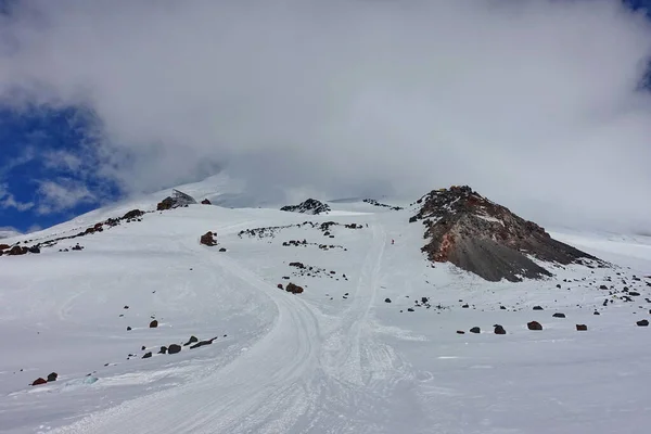 엘브루스 3700 미터의 신장을 스키입니다 2020 — 스톡 사진