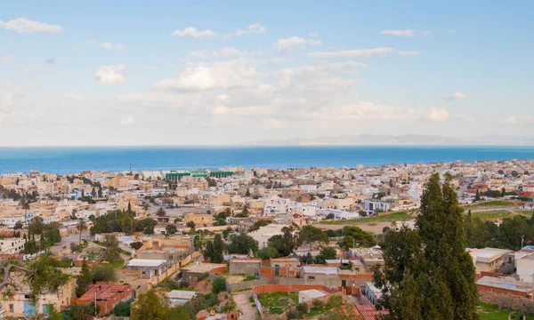 Deniz kıyısında bir Tunus city