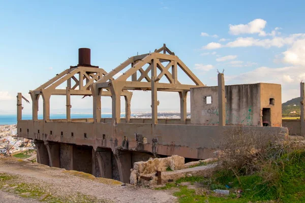 Tunus terkedilmiş bir fabrikada