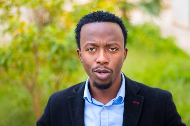 Yakışıklı bir adam niteliğine